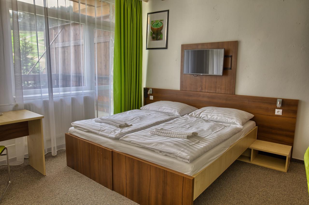 Hotel Zerrenpach Cserpatak Kültér fotó